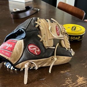 Rawlings Black and Tan Men's Baseball Glove